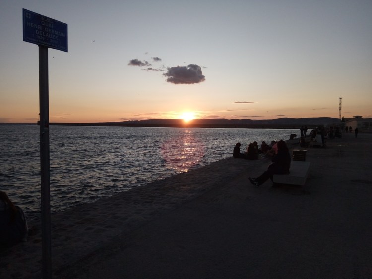 Coucher de soleil sur le quai de Marseille (lundi 8 juin 2020)